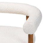 Fauteuil de salle à manger en tissu bouclé Japandi | Silhouette Tuxedo | Pieds en hévéa | 73,4 cm L | Crème