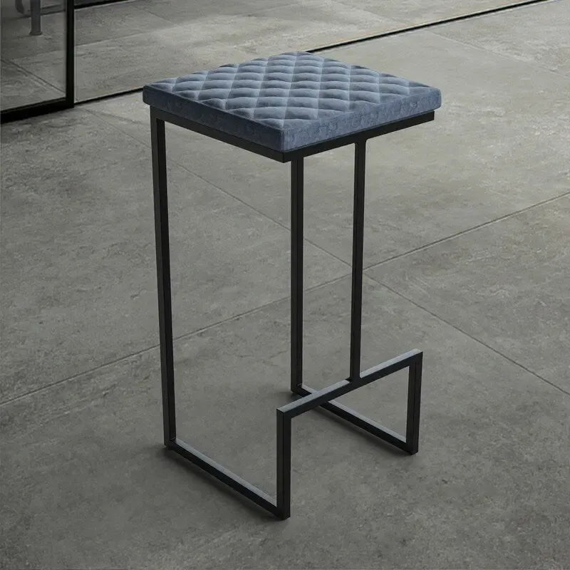 Tabouret de bar moderne matelassé en similicuir Quincy – Tabouret de cuisine rembourré de 61 cm