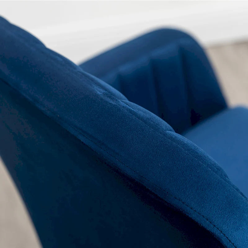 Fauteuil Velours "Barrel" | Profonds plis piqués | Pieds en bois de hêtre avec accents dorés | L 64,8 cm