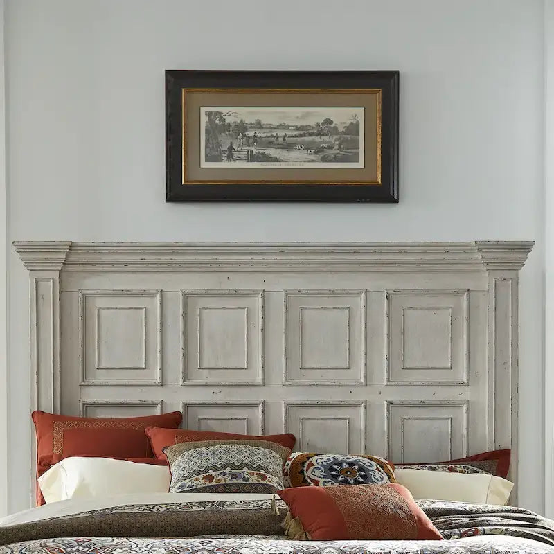 Lit double Queen | Finition vieillie Whitestone | Bois d'hévéa et moulures | Style traditionnel