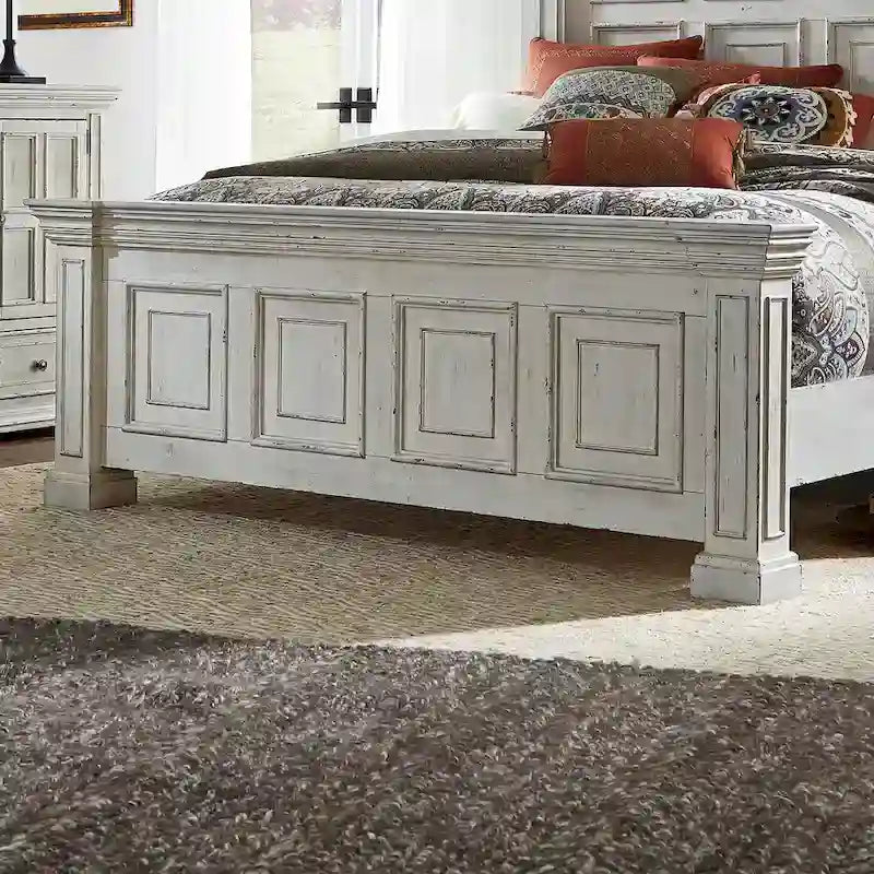 Lit double Queen | Finition vieillie Whitestone | Bois d'hévéa et moulures | Style traditionnel