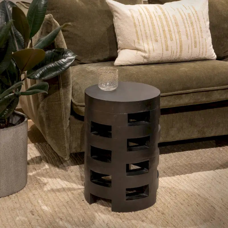 Tabouret en bois à surface texturée